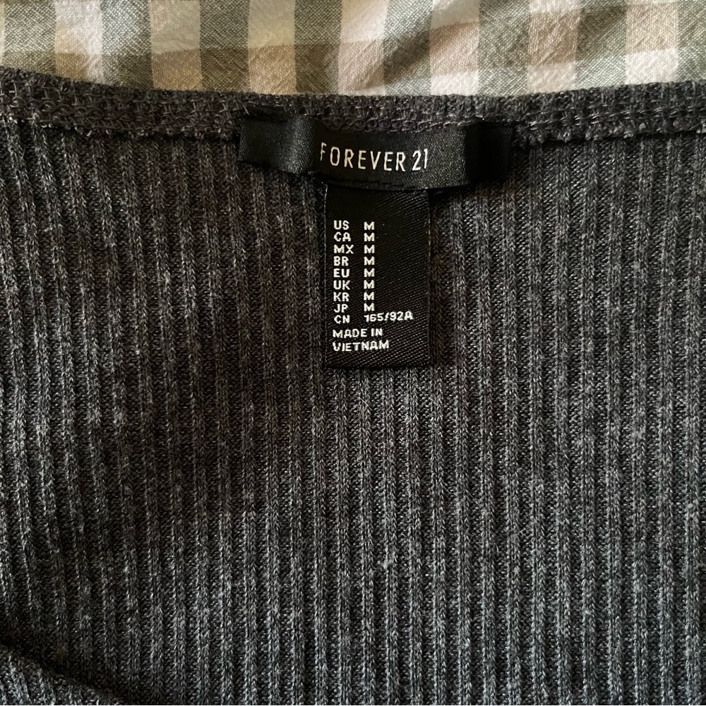 Long Sleeve Ribbed Crop Top - Picture 6 of 6